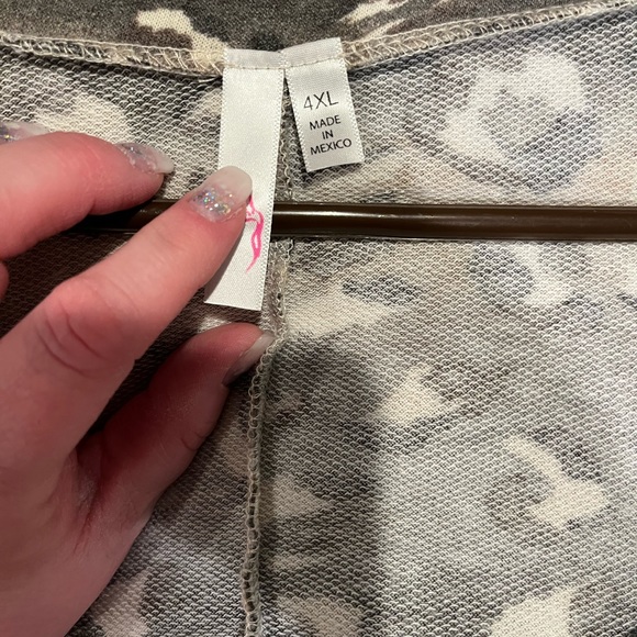 Ombré leopard Top . 4x . Only worn once. Like new ! - Picture 5 of 6